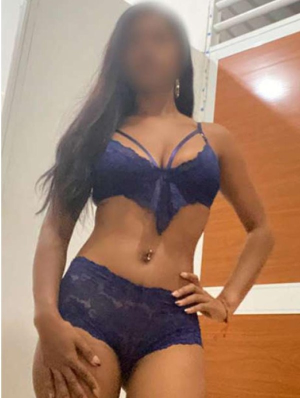 Bella latina en tu ciudad