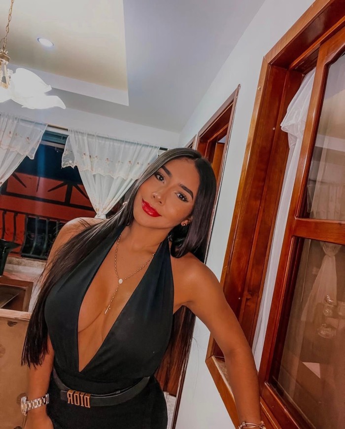 Colombiana muy cachonda y decidida