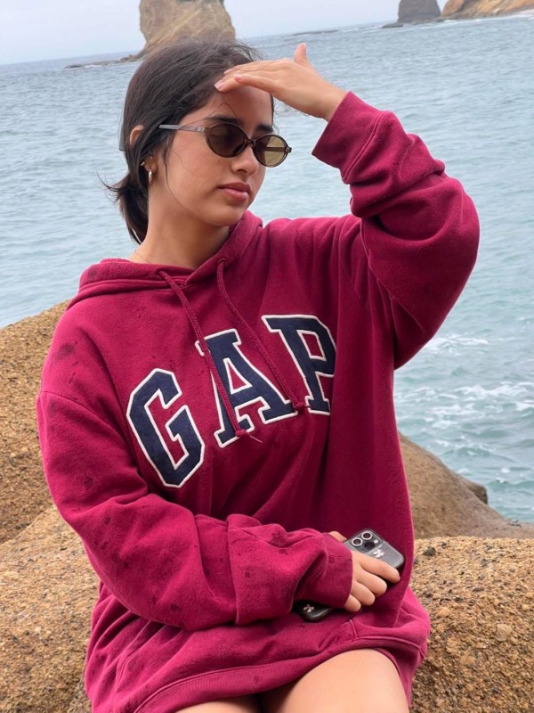 JULIETA FIESTERA GUAPETONA Y ATRATIVA