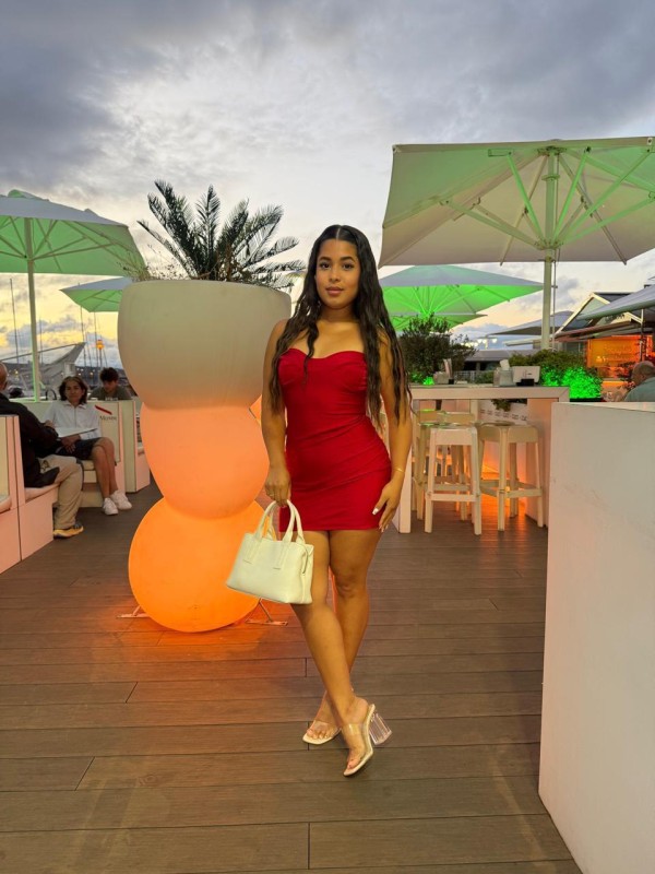 ADHARA 19 AÑOS, EXCITANTE Y MUY SENSUAL…