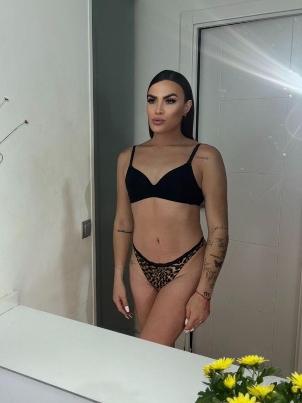 MIKAELA 23 AÑOS ESPECTACULAR ESCORT TRANS COLOMBIANA, DIVERTIDA Y EN CENTRO