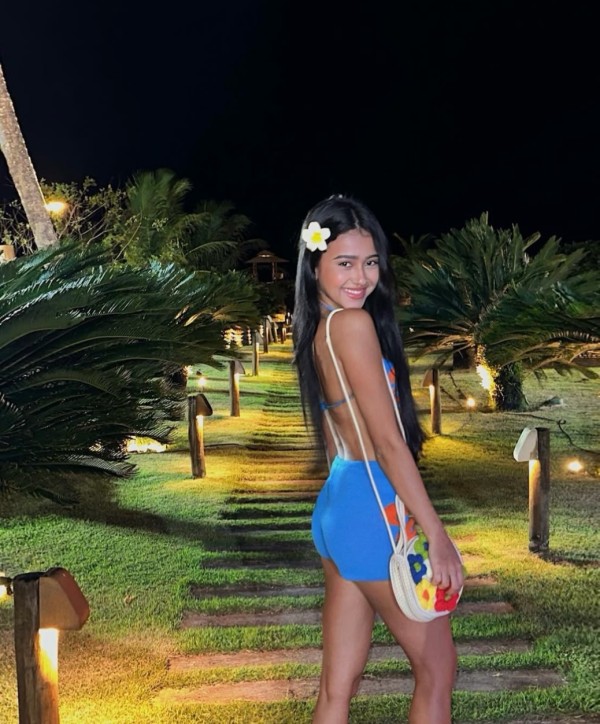 JOVENCITA DELGADA EN CORUÑA