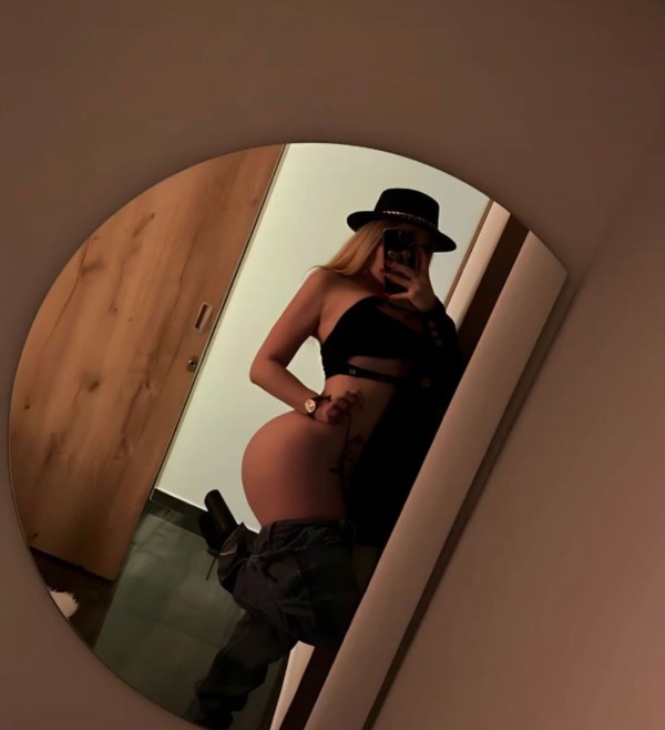 ANGELA 26 años, CHICA TRANS EXUBERANTE, SENSUAL y muy JUGUETONA