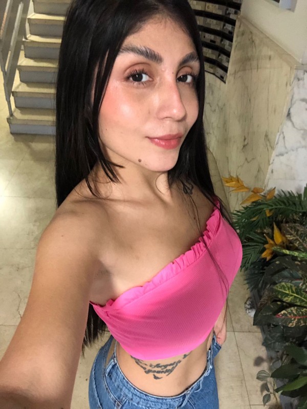 Morenaza latina en Avilés. Solo salidas