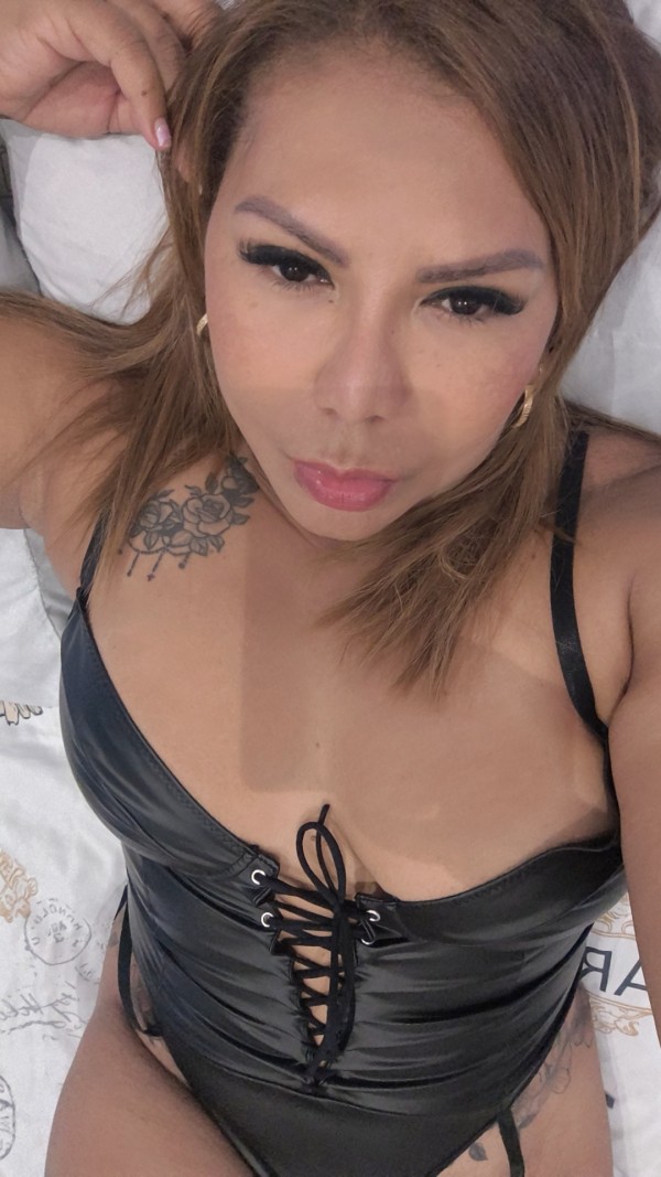 Muy cariñosa,implicada,Excelente trato,madurita