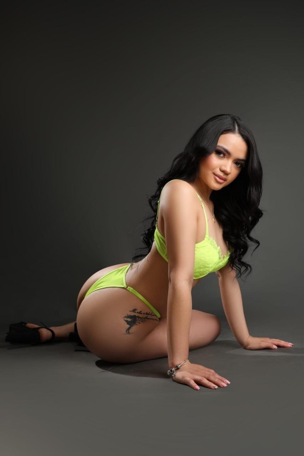 DELIOCIOSA COLOMBIANA FIESTERA JOVEN TB DOMICILIOS