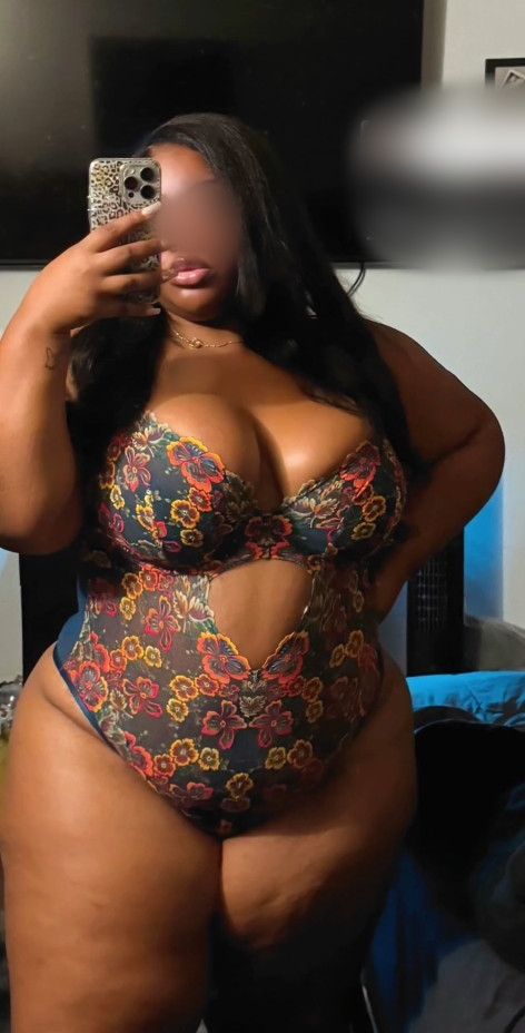 Danna cubana rellenita fiestera a tope , natural llámame aparta tu cita