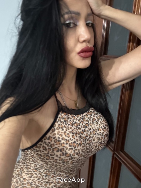 Atractiva y Sensual Morena
