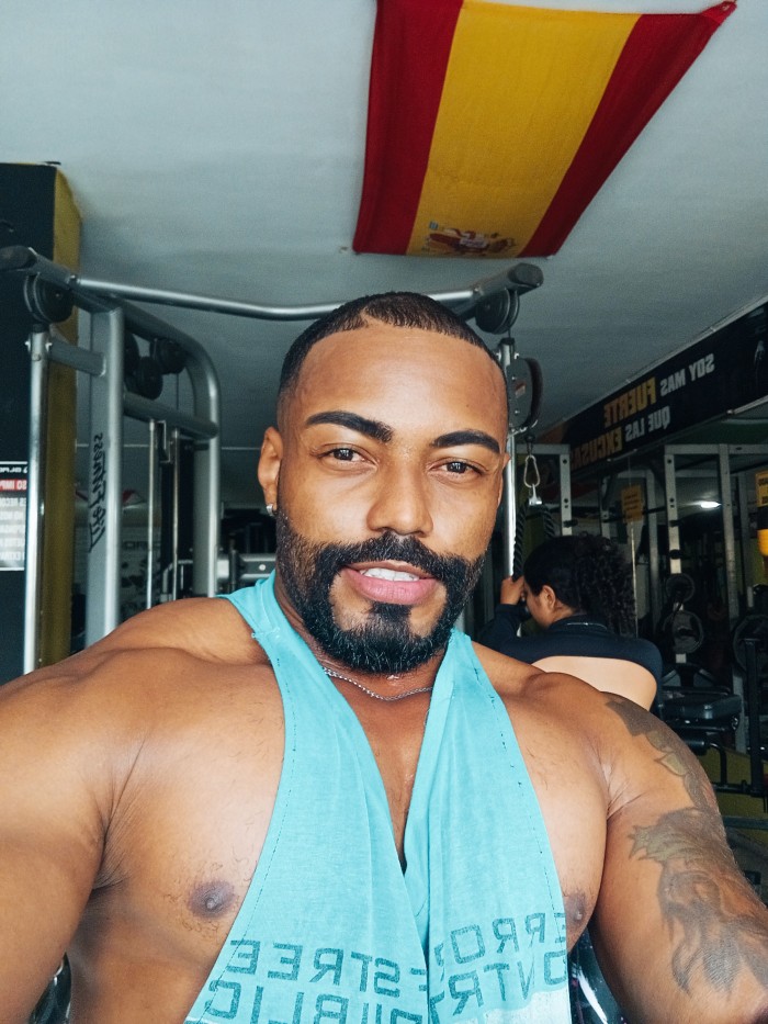 SEXY CHIKO ESTA DISPONIBLE PARA TY ES MORENO VERGO