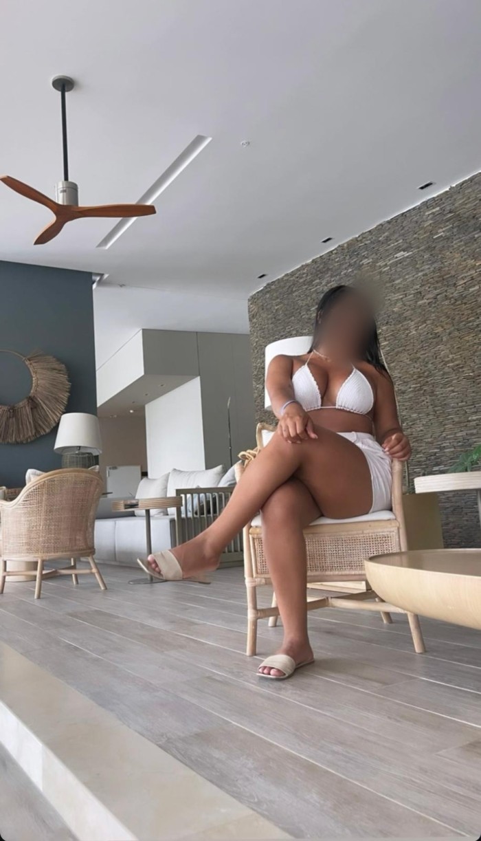 MORENAZA DIVINA CON GANAS DE FIESTA Y PLACER