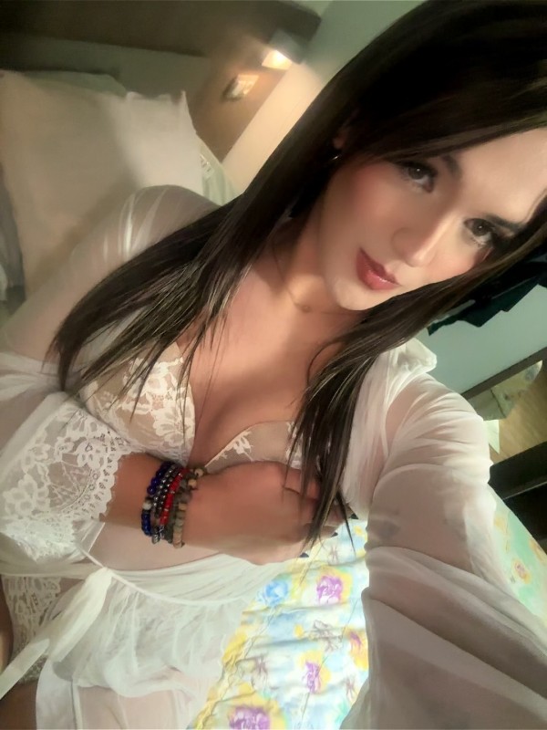 Jovencita para disfrutar hasta que el sol salga