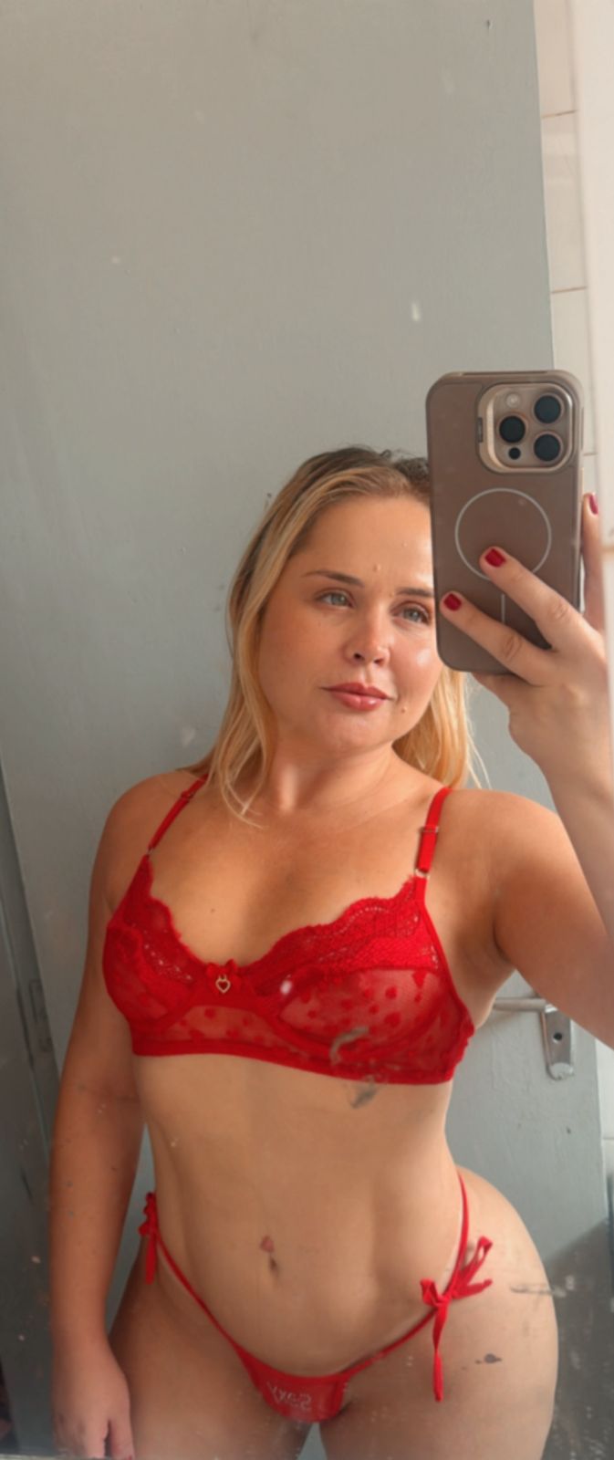 Evelyn putita brasileña cachonda