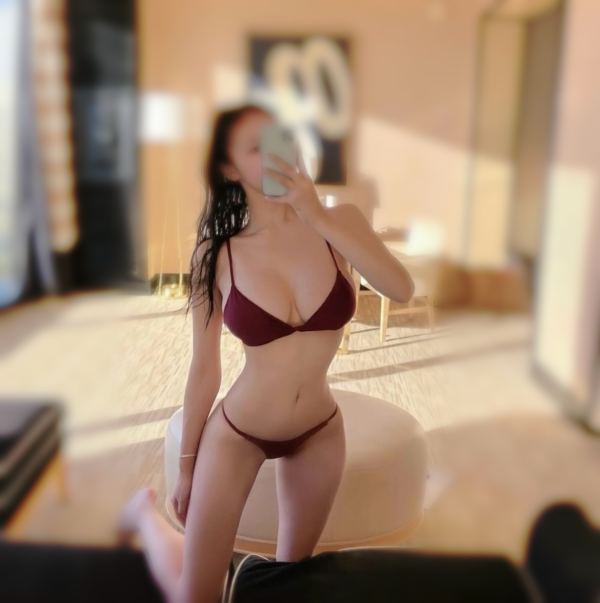 24 años BRUNETTE elegante y soicada GUAPÍSIMA