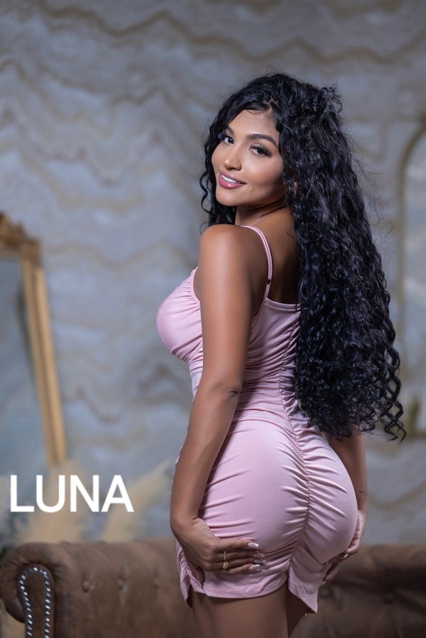 LUNA – 23 AÑOS, VENEZOLANA EN SABADELL