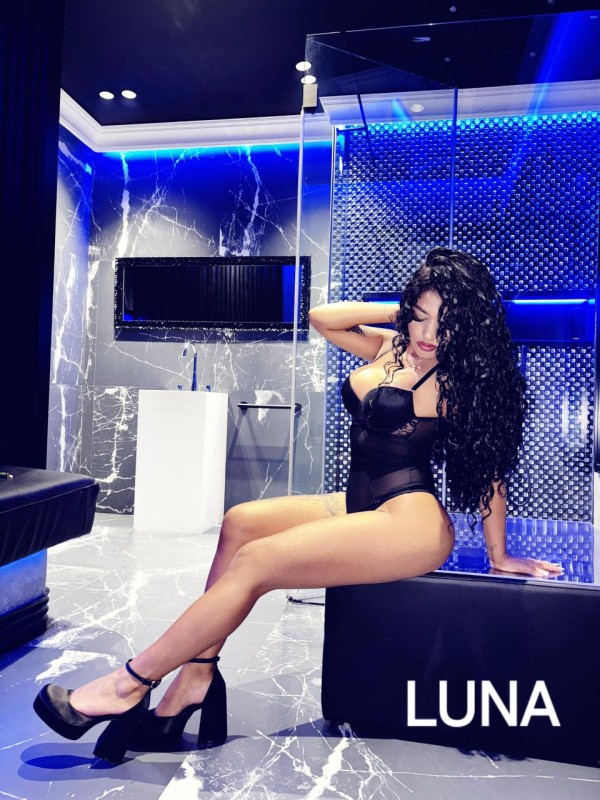 LUNA – 23 AÑOS, VENEZOLANA EN SABADELL