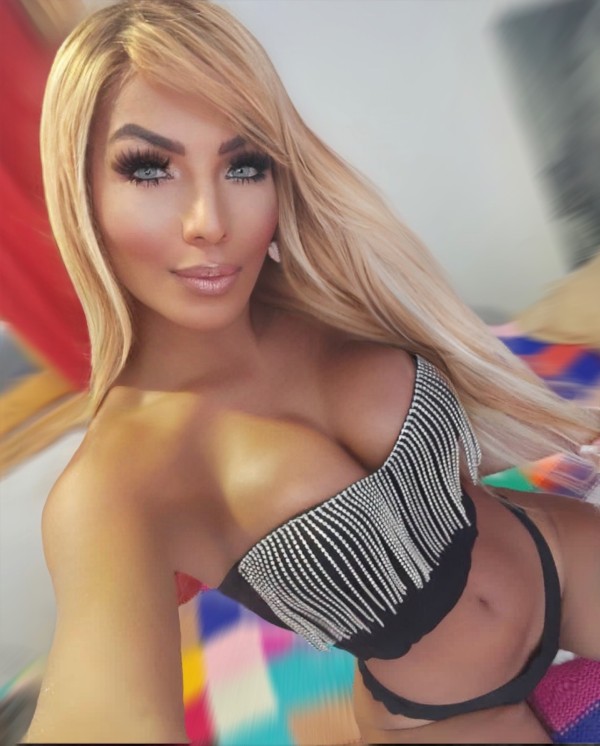 Barbie latina caliente para ti