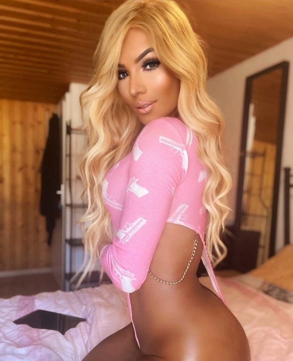 Barbie latina caliente para ti