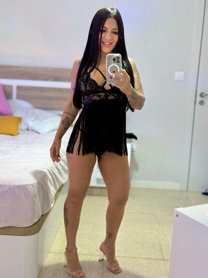 Latina fiestera cachonda 24h jugosa completisima