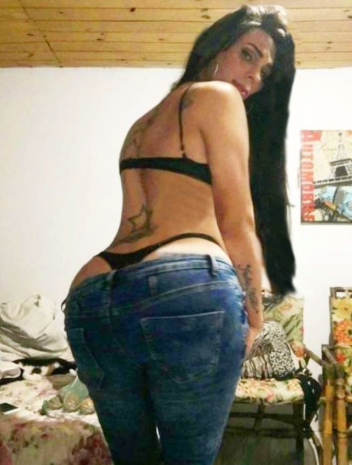 Tranny Claudia morenaza exotica Alta 1.80 . Vicio