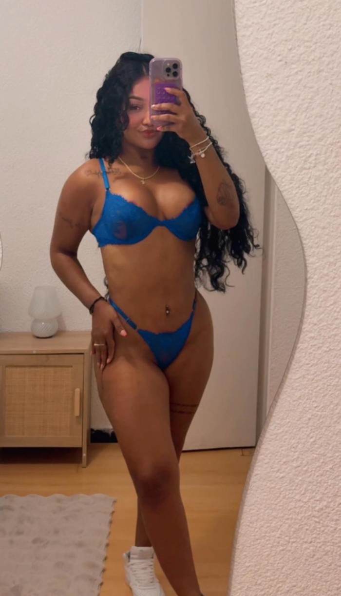 ESTA NOCHE ESTA MUY HERMOSA APENAS PARA FOLLAR BIE