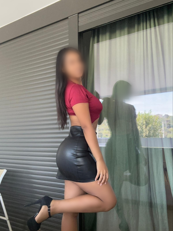 MORENITA MUY COQUETA CARIÑOSA Y JUGUETONA DISPONIBLE AHORA EN GIRONA