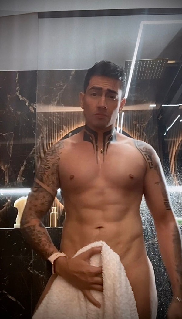 MARCELO COLOMBIANO GUAPO VERSÁTIL TATUADO CALIENTE