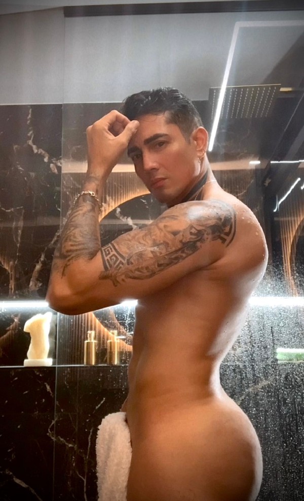 MARCELO COLOMBIANO GUAPO VERSÁTIL TATUADO CALIENTE