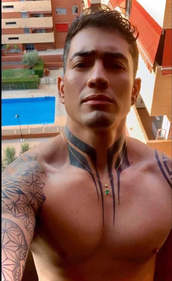 MARCELO COLOMBIANO GUAPO VERSÁTIL TATUADO CALIENTE