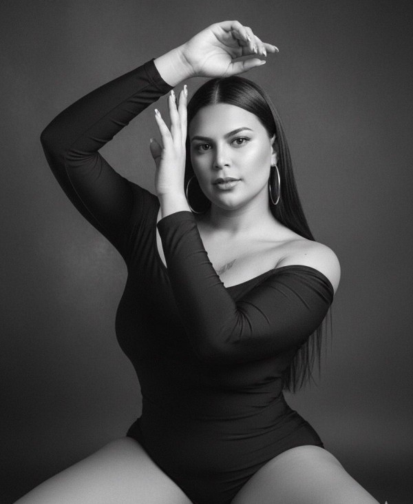 NOVEDAD VOLUPTUOSA CAMILA HERMOSA FIESTERA VIP en BARCELONA