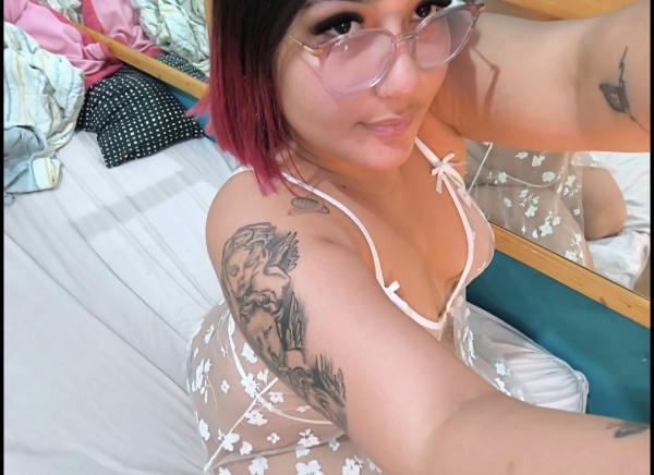 Discreta jovencita cachonda 22 añitos