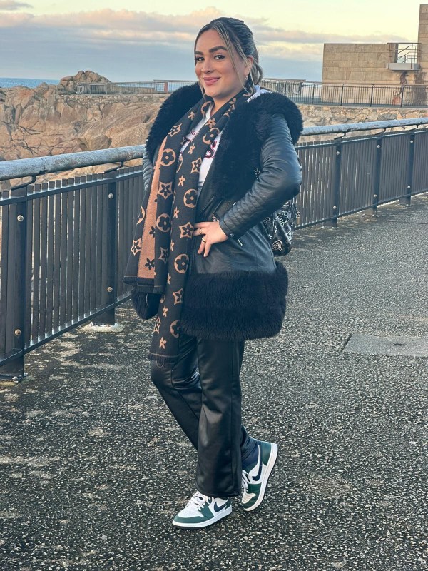 OJO   CON LOS TÍOS CON PELUCAS YO 22SOY ORIGINAL Y SOY.VERDADERAMENTE