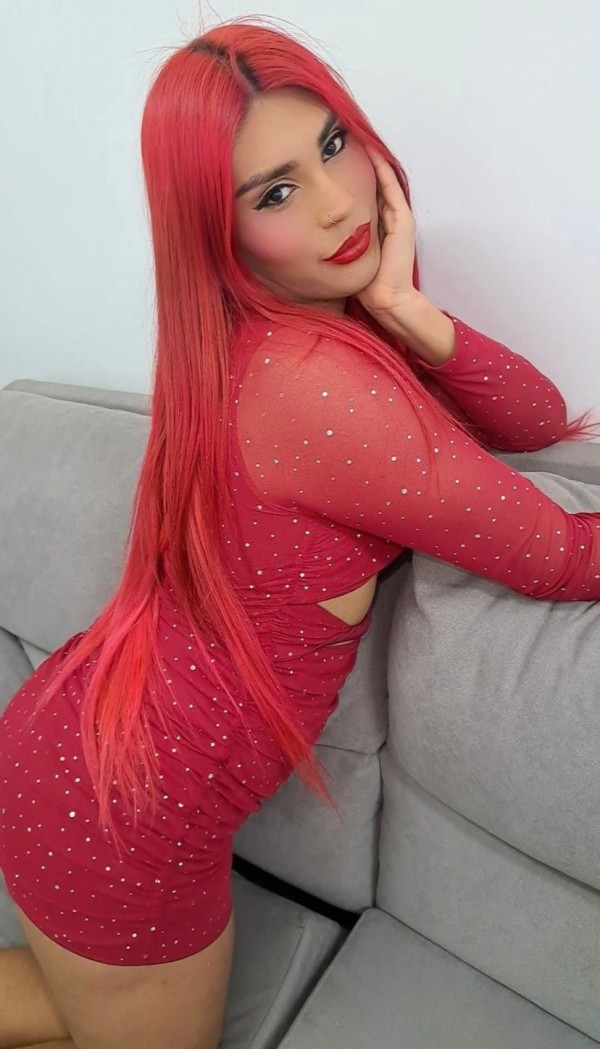 AMANDA UNA CHICA TRANS SEXY Y CALIENTE