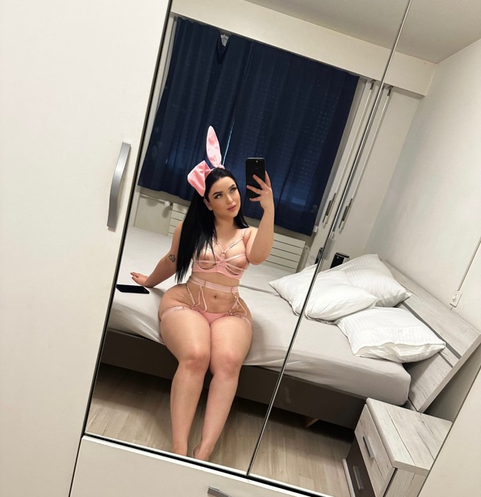 Bella latina sexy extrovertida