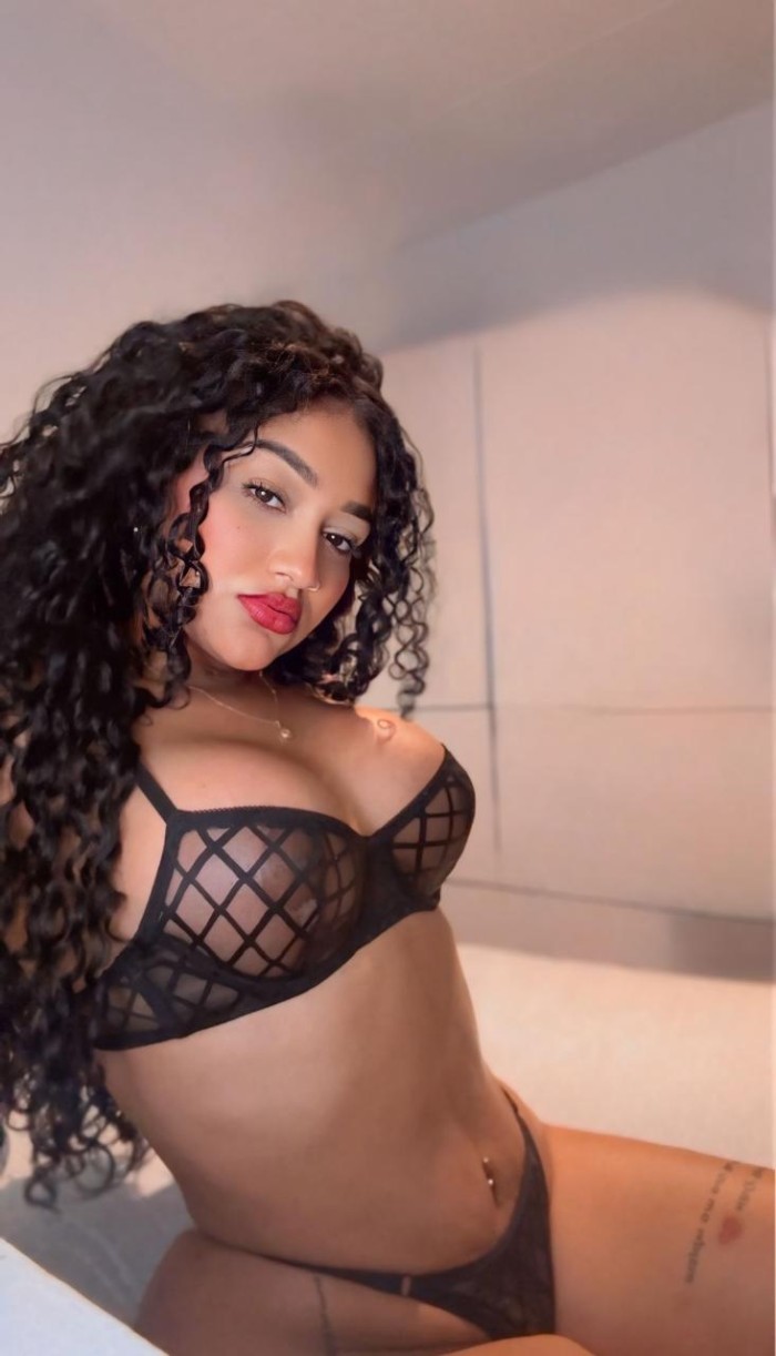 Colegiala busca una noche de sexo inolvidable sal