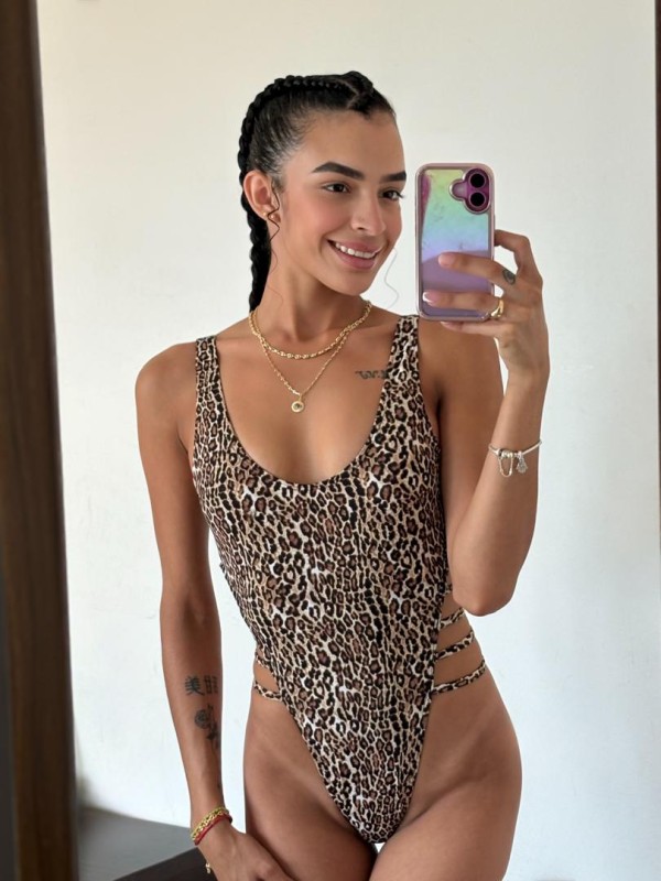 SUPER ESCORT CON CURVAS Y UN SQUIRT DE INFARTO