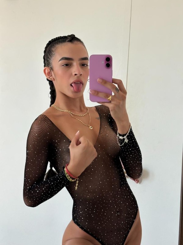 SUPER ESCORT CON CURVAS Y UN SQUIRT DE INFARTO