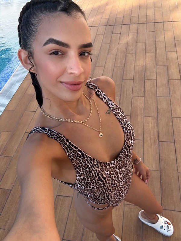 SUPER ESCORT CON CURVAS Y UN SQUIRT DE INFARTO