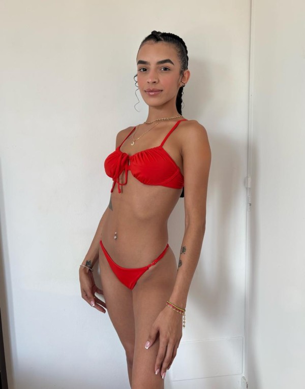 SUPER ESCORT CON CURVAS Y UN SQUIRT DE INFARTO