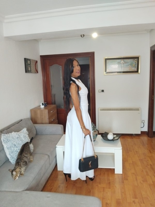 Quieres un poco de diversión? Llámame para más información