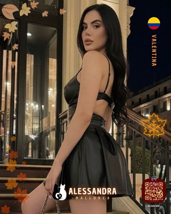 SEXY Y ENCANTADORA JOVENCITA EN EL CENTRO DE PALMA DE MALLORCA.