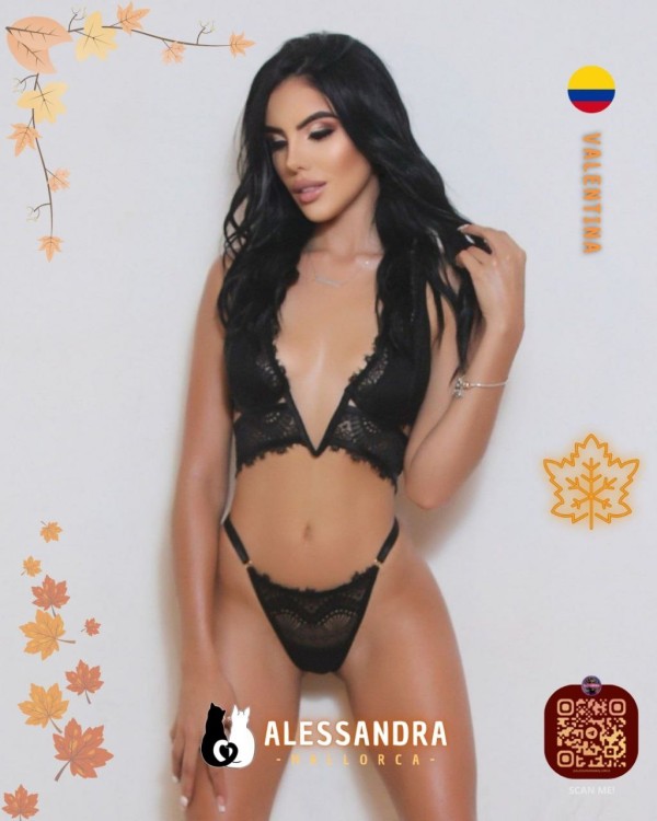 SEXY Y ENCANTADORA JOVENCITA EN EL CENTRO DE PALMA DE MALLORCA.