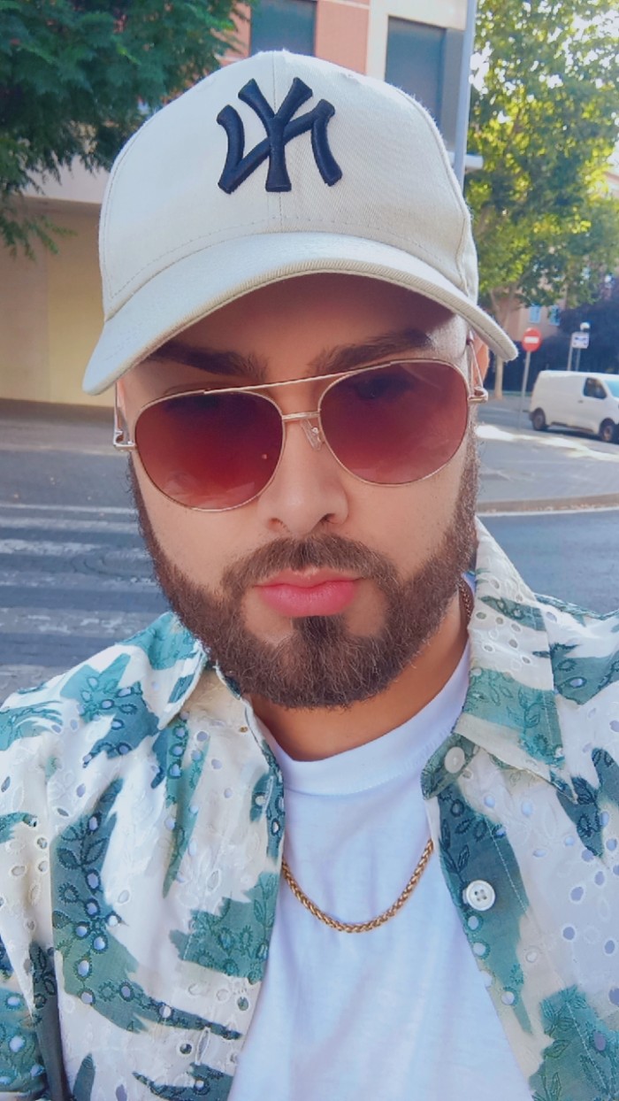 Apuesto chaval discr fotos reales y auténticas