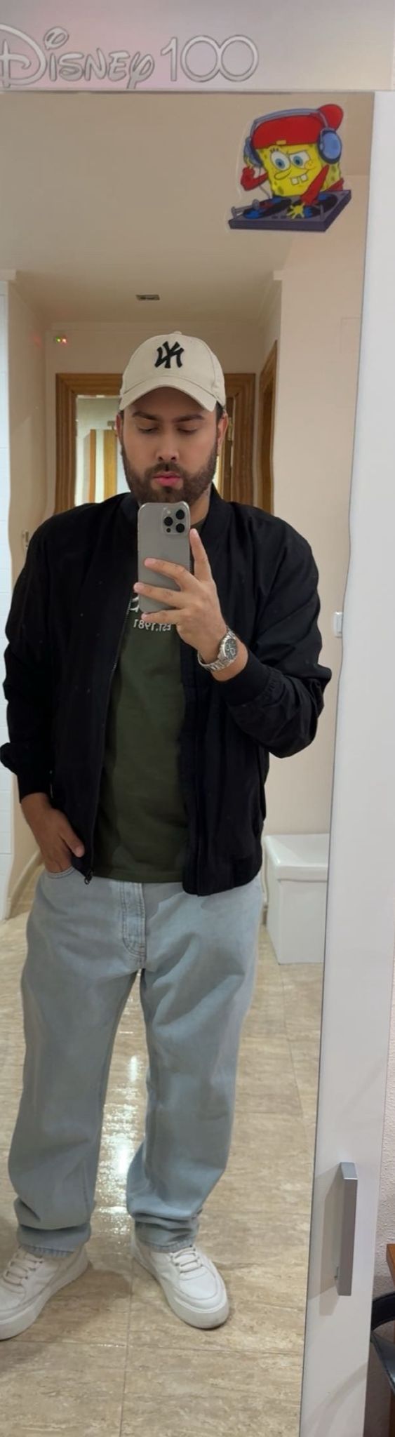 Apuesto chaval discr fotos reales y auténticas