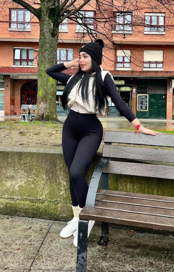 LINDA Y HERMOSA LATINA NOVEDAD ISA MONTEBLANCO