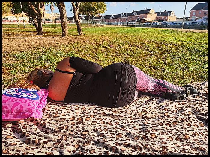 Pareja exibicionista y Nudista