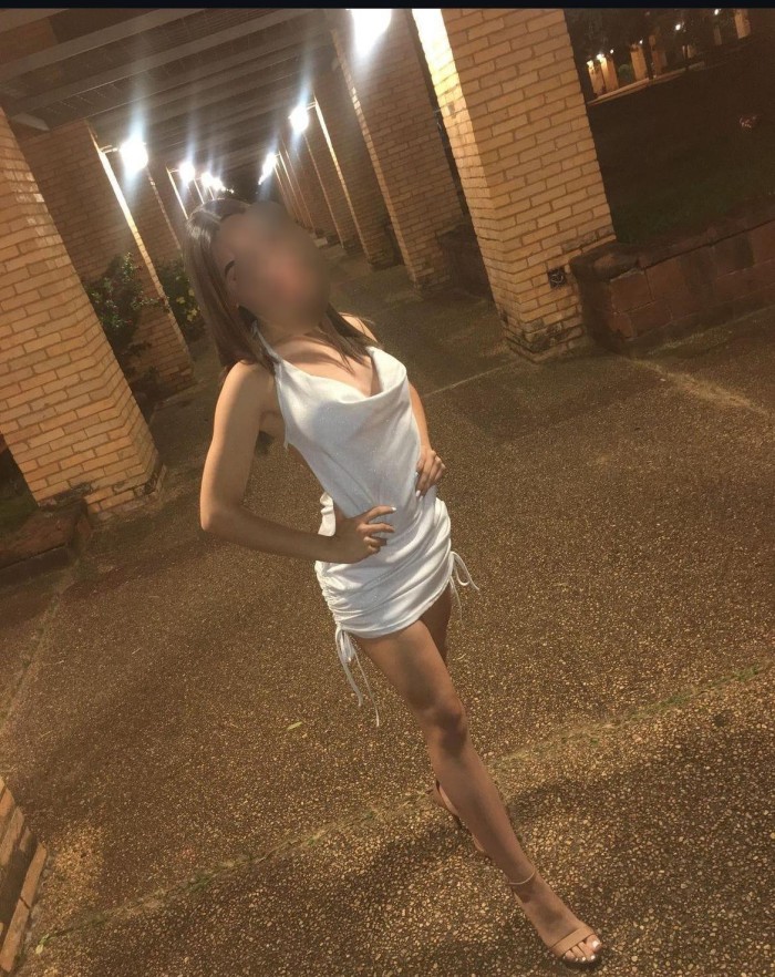 ESPAÑOLA 22 AÑOS JOVEN MUY SENSUAL