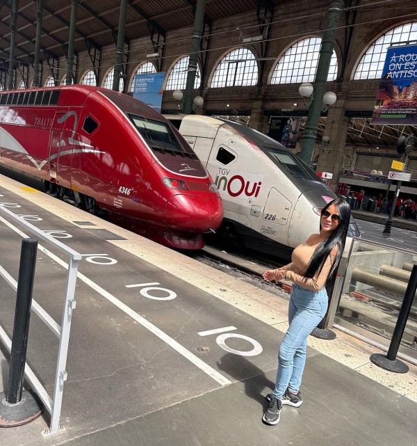 Joven latina recién llegada con curvas NOVEDAD