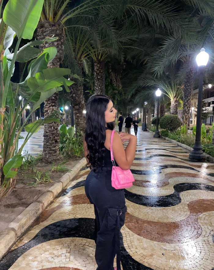 HERMOSA LATINA SUPER HOT (VIA JULIA)