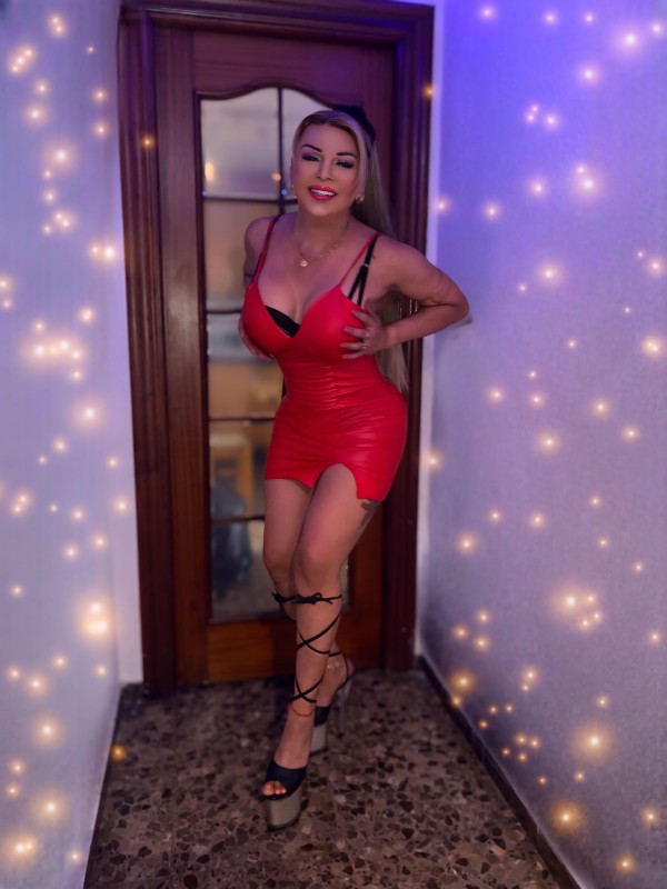 Chica trans colombiana  cachonda y caliente fiestera