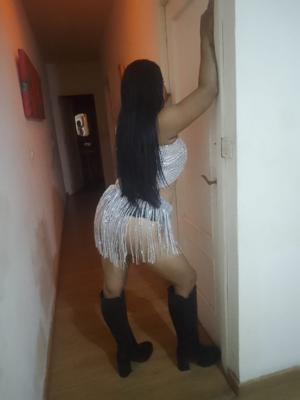 Cubana fiestera por tu ciudad